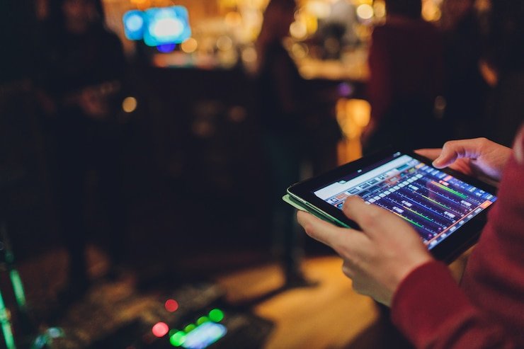 Meja Texas Poker dengan dealer profesional di gojek77